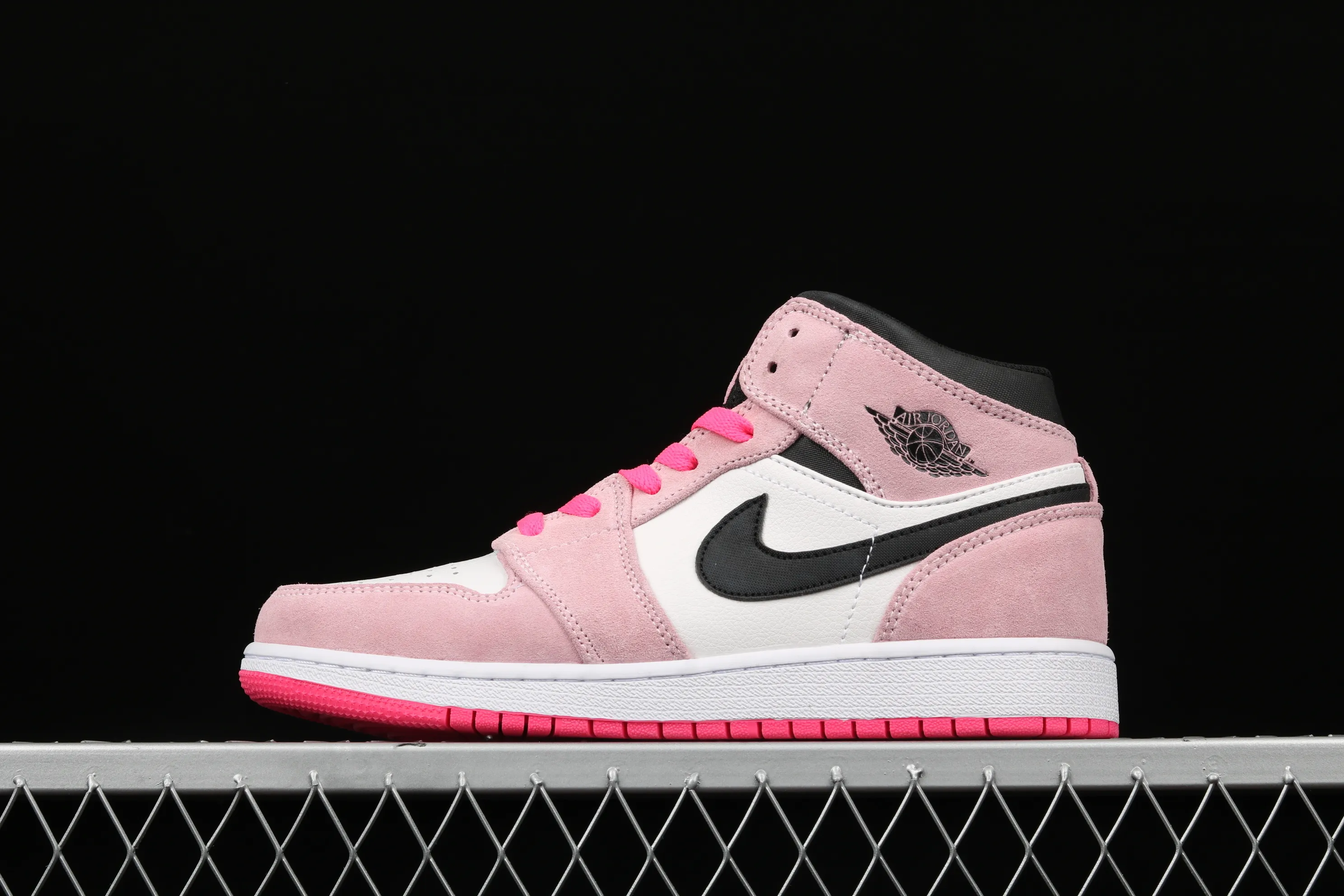 All Categories Air Jordan Jordan Series Basketball Shoes Air Jordan 1 Mid Air Jordan 1 Mid AJ1 Women's 7-hole Dirty Pink Suede Mid Toe 852542-801